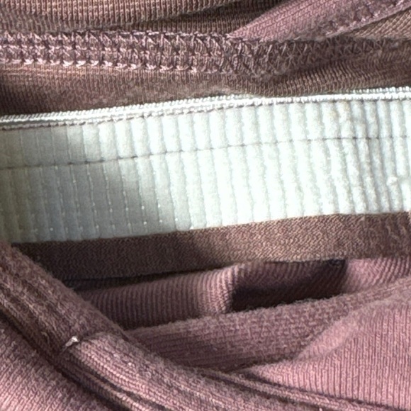 Women's LuluLemon Deep Breath Razor Back Tank Active Lavender Shelf Bra Sz 2 - Picture 11 of 15